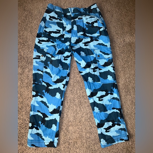 Blue camouflage cargo crop/ankle pants, high waisted size 8 - Picture 2 of 4